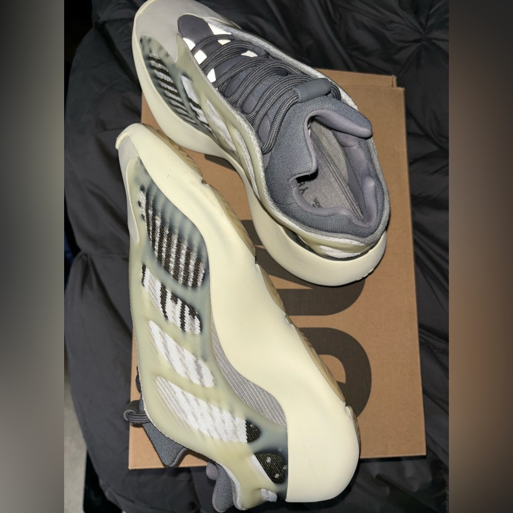 Yeezy 700 V3 ‘ Fade Salt’ | Grey (6.5M)
